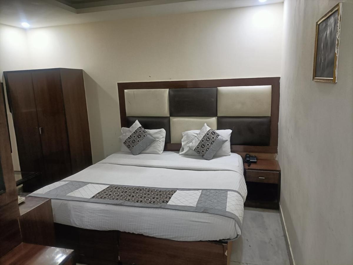 Airport Hotel Breeze New Delhi Ngoại thất bức ảnh